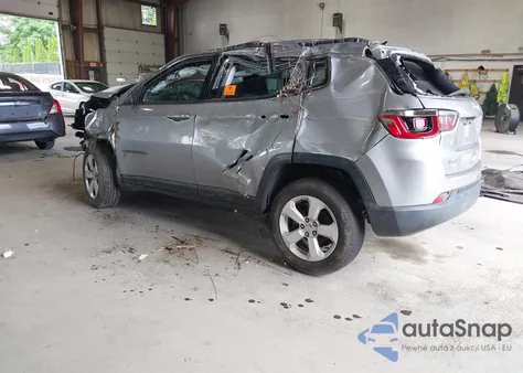 2018 Jeep Compass Latitude 4X4 из США, поврежденный, VIN 3C4NJDBB7JT115532